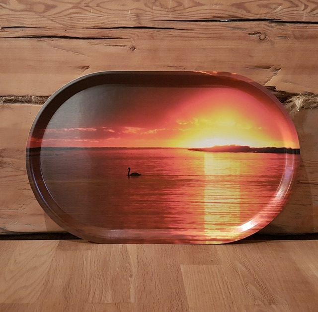 Bricka ''Svan i solnedgång'' Sundboden Design