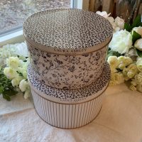 Laura Ashley Plåtburk 2 pack Candy Stripe & Woodruff - Bild 2