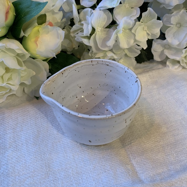 Handdrejad skål med pip 7,5cm ''Vit chamotte'' Sundboden Design