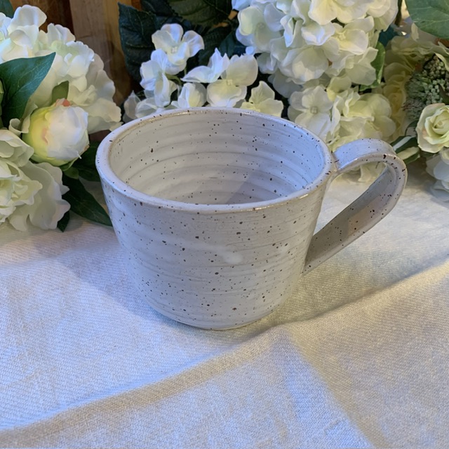 Handdrejad Tekopp ”Vit chamotte'' Sundboden Design