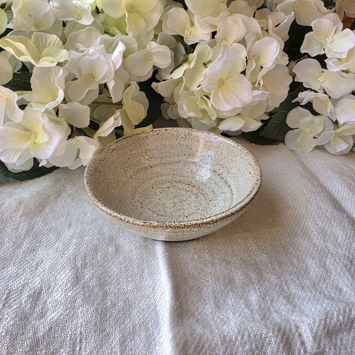Handdrejad Skål 10cm ''Brun/vit melerad chamotte '' Sundboden Design